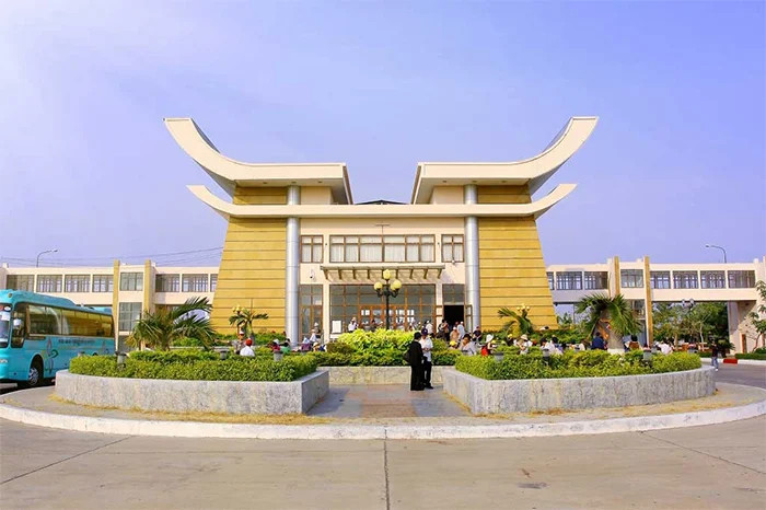 Moc-Bai-Tay-Ninh-border-gate